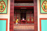 Basketball : Advance on the temple's courtyard