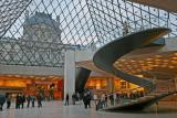 Le Louvre et ses pyramides
