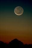 Nouvelle lune de 34hres, couleurs du crépuscule, mer de nuages
