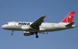 NW A-319 landing in PHL
