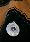 060309-058 Mecka carpet compass w.jpg