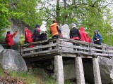 Vid Kättils grotta och runstenen