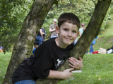 Apple picking party - Holding on