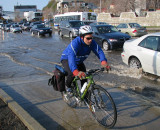 cycliste et marée haute