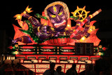 Multi-armed beast on a three-dimensional float