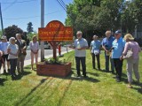 LA PLAQUE ANNONÇANT LE NOUVEAU PARC EST DÉVOILÉE