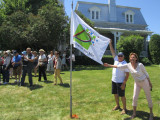 DRAPEAU DE LA COMMUNE DE DOMPIERRE SUR MER / Photo Pierre Lauzon