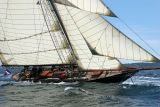 7 Douarnenez 2006 - Jeudi 27 juillet - Pen Duick 1er voilier mythique d'Eric Tabarly
