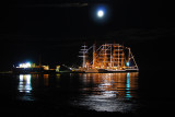 Vista nocturna de veleros
