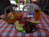 A tasty lunch of qoftë (ćevapi)