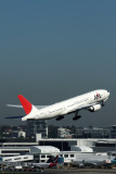 JAPAN AIRLINES BOEING 777 200 SYD RF IMG_0531.jpg