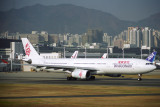 DRAGONAIR AIRBUS A330 300 HKG RF 1094 9D.jpg
