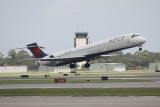 McDonnell Douglas MD-90 (N918DH)