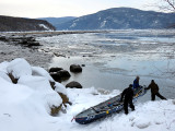 L'étroit chemin vers la berge