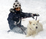 la petite fille au chien