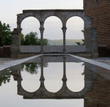 reflets sur colonnade