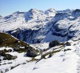 Hintergrund Blistöcke / rechts Piz Segnes