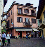 The old, coloured houses invite to stroll over for shopping...