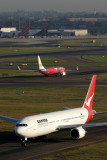 QANTAS VIRGIN BLUE AIRCRAFT SYD RF IMG_9600.jpg