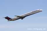 McDonnell Douglas MD-90 (N937DN)