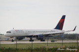 Boeing 757-200 (N669DN)