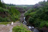 Tindur skoðar landslagið