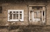 porte et fenêtre sepia