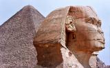 Le Sphinx devant la pyramide de Khéops