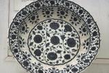 Plate in blue and white