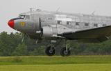 Douglas DC 3 militaire à l'atterrissage