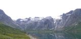 Grøtfjorden mellom høye fjell.jpg