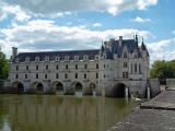 Ce château enjambe le Cher, un des principaux affluents de la Loire
