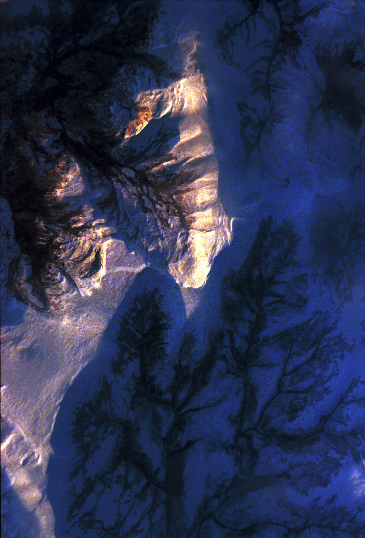 tangential sun on alaska ice