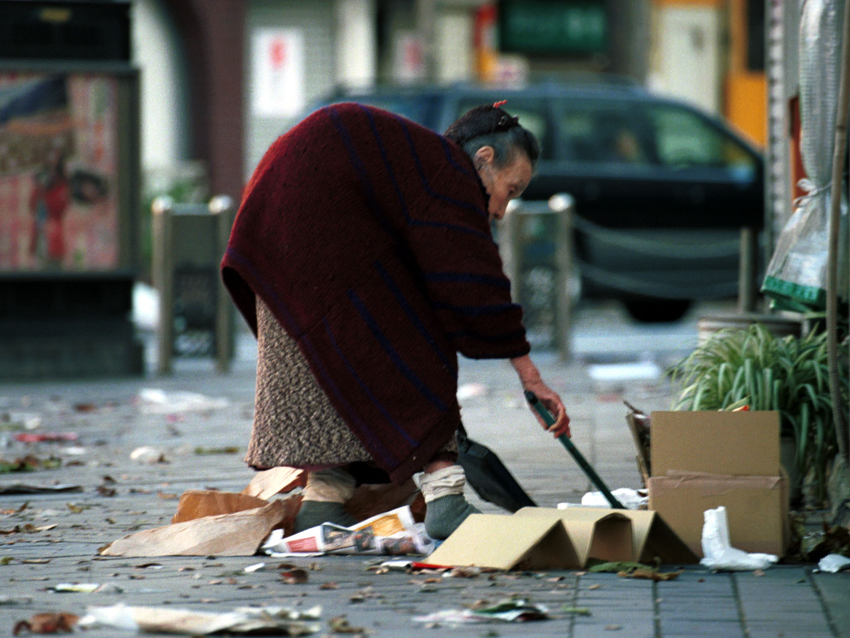 sweeping woman in yokosuka