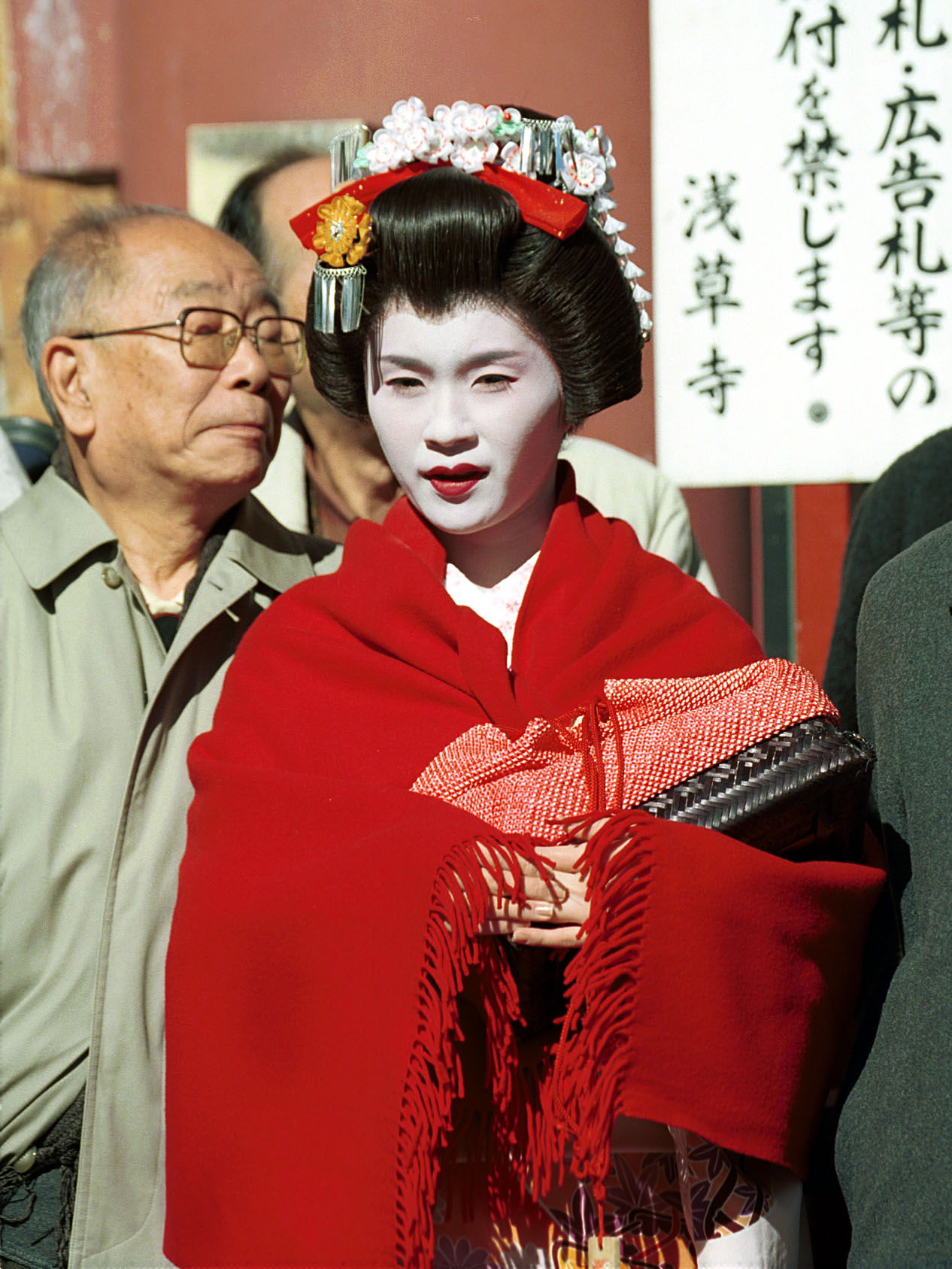 [costumed companion girl] at asakusa