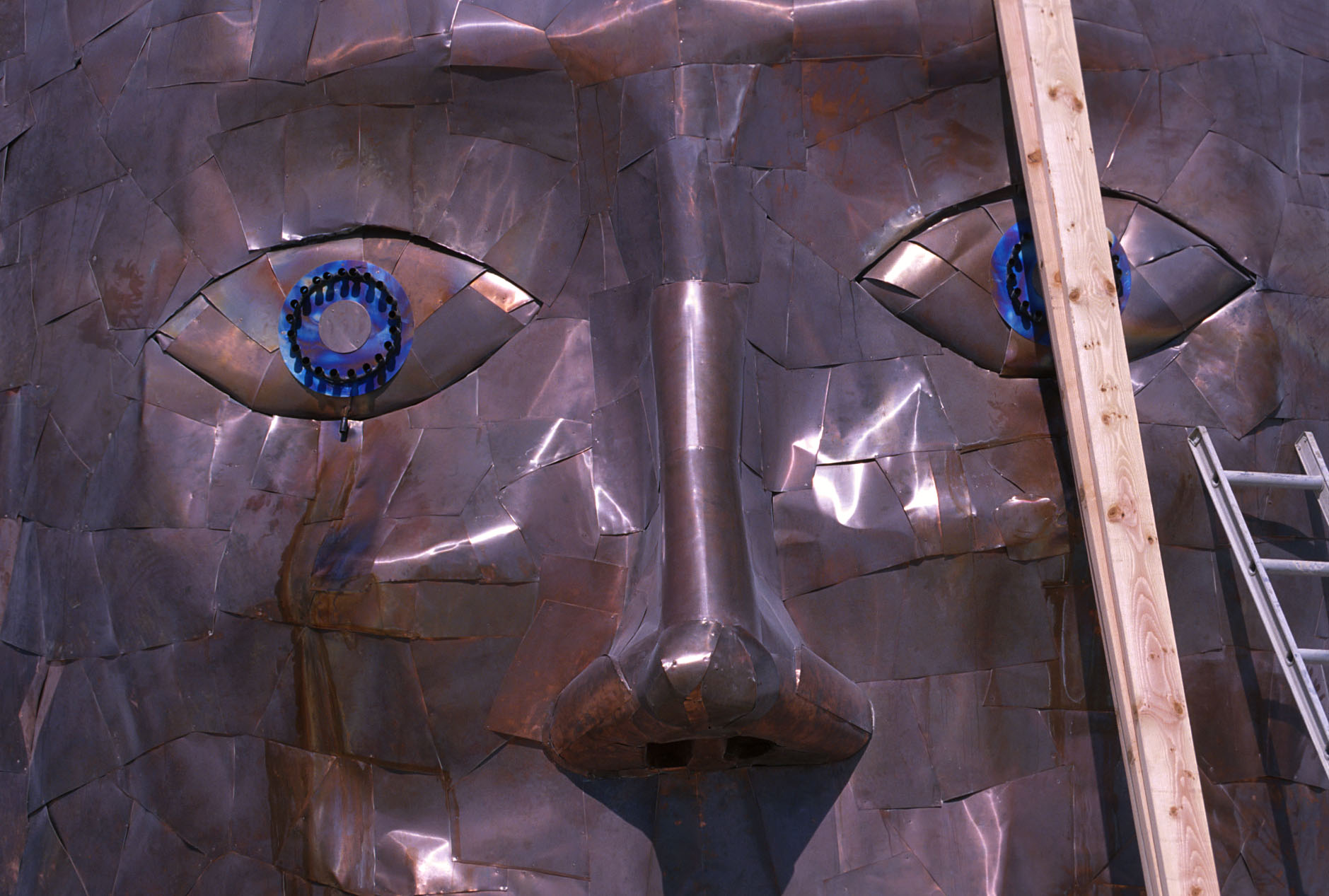 gas eyes
