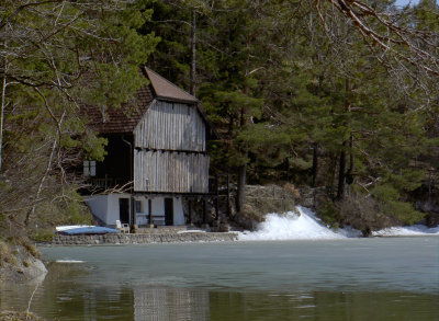 2006-04 Fuschlhaus mit Winterschutz.jpg