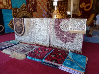 Hatta carpet market UAE.jpg