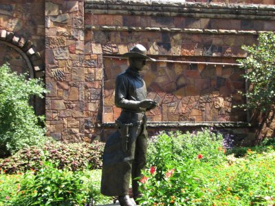 Cowboy statue at Woolaroc.