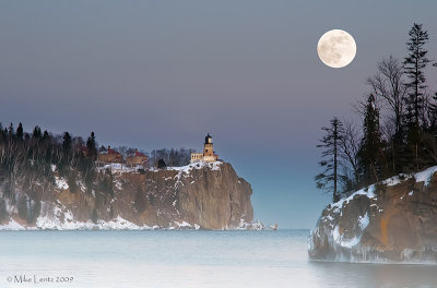 Split Rock Lighthouse (January full moon)