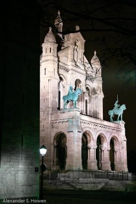 Sacre Coeur guarded at night