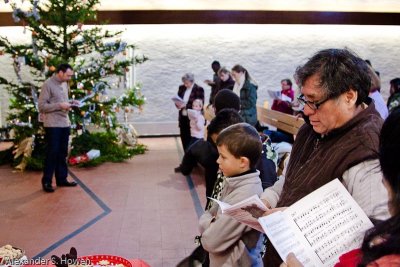 Childrens' christmas tree service