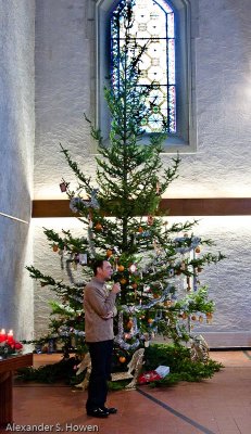 The pastor & the Christmas tree