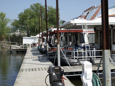 Houseboating on the Mississippi