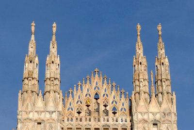 01_Milan_Top front of the Duomo Cathedral.jpg