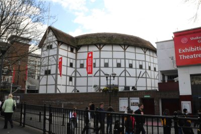 15_Shakespeares Globe Theatre.jpg