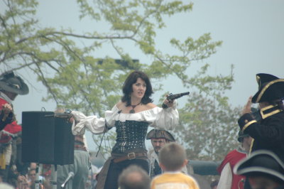 Two gun pirate girl.jpg