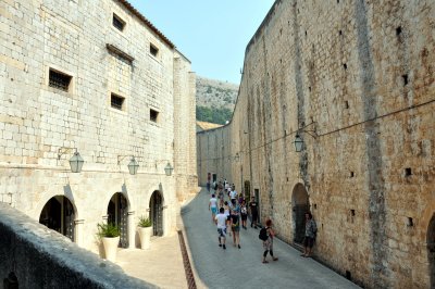10 Dubrovnik - Talking to the Ladies
