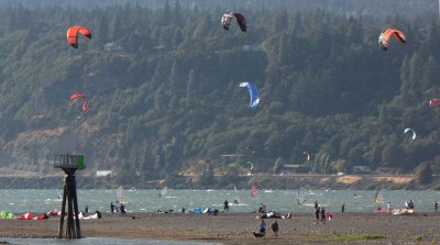 Windsurfers and Kiteboarders on the Columbia River