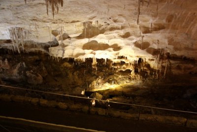 Cavern features